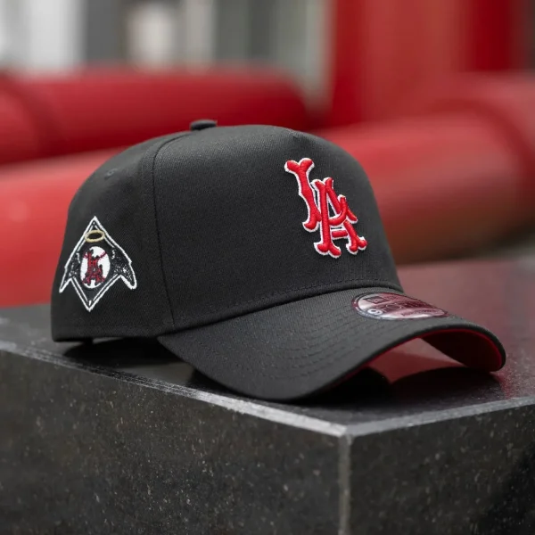 NEW ERA 9FORTY LOS ANGELES ANGELS SIDE PATCH BLACK / SCARLET RED UV